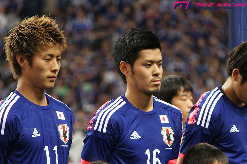 どんどん当ててくれ！」、ボールを強く要求する大久保。山口蛍が受けた