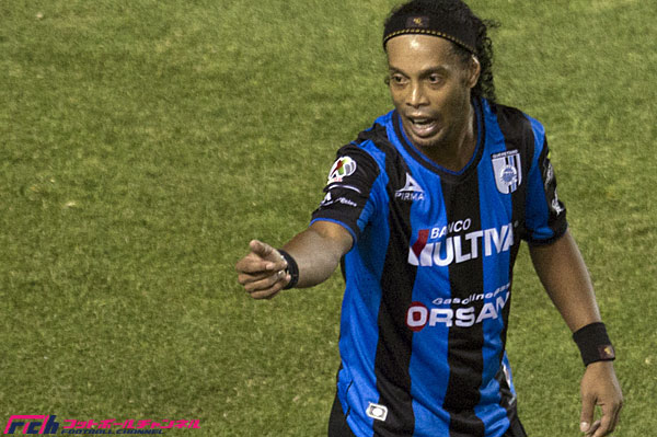 ロナウジーニョ、メキシコ1部デビュー戦でPK外す | フットボールチャンネル