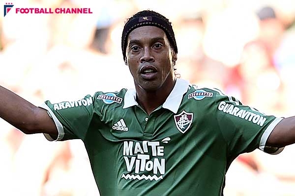 ロナウジーニョ、衝撃の早さで契約解除。わずか2ヶ月でフルミネンセを