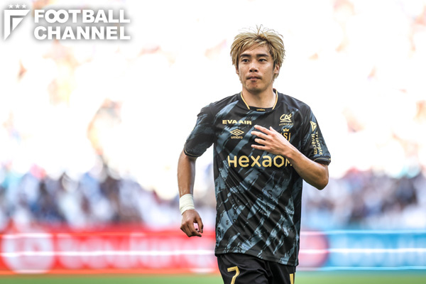 一瞬の衝撃！サッカー日本代表、伊東純也のスーパーゴール！狭い