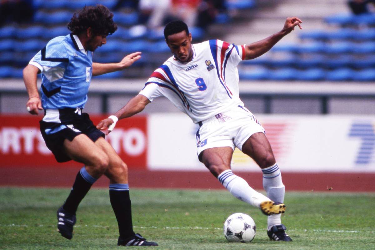 当時19歳の貴重映像！ 元フランス代表FWティエリ・アンリ、ワールド