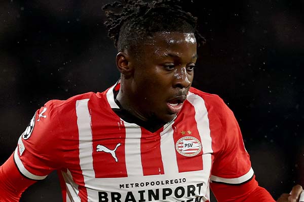 切り返しだけで2人を欺く！？ PSVのFWのゴールが凄い！ リバプール撃破