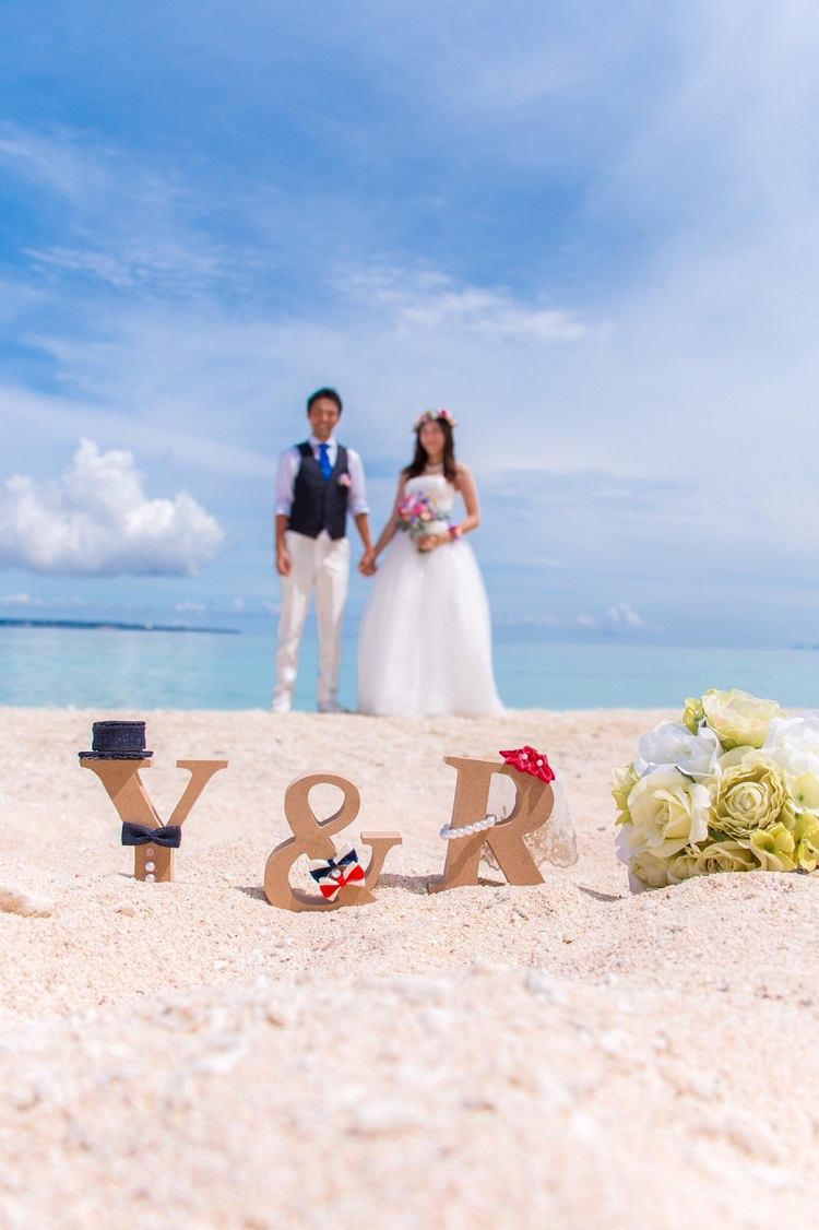 沖縄☆瀬底ビーチでの前撮り♡手作りアイテムでお気に入り写真いっぱい