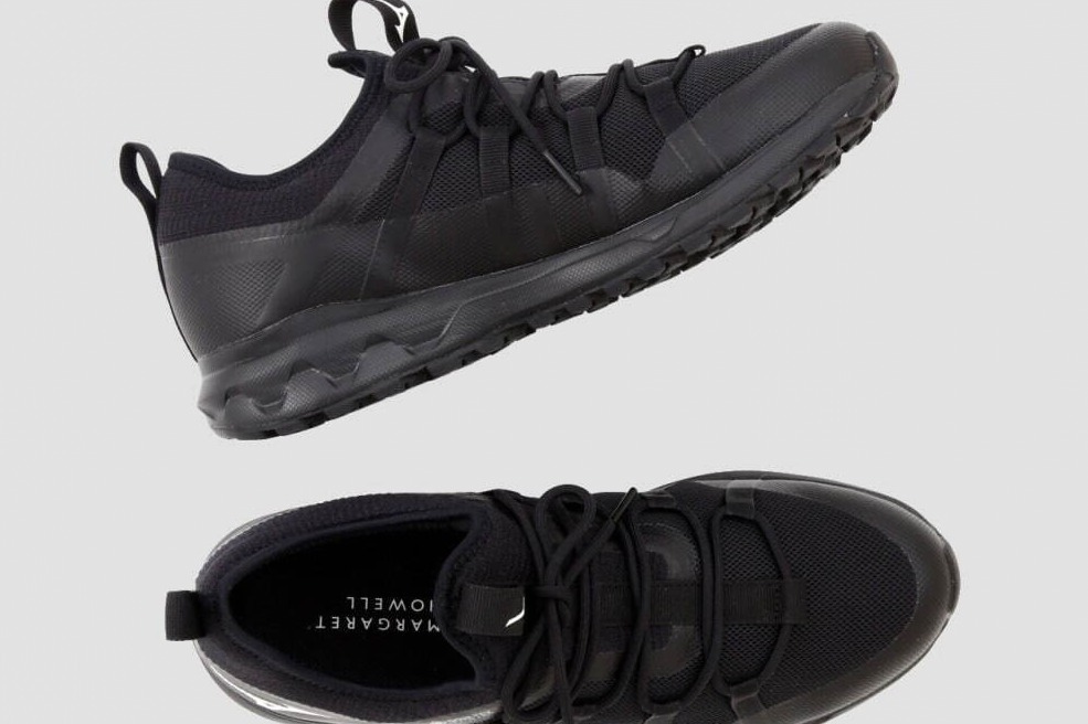 マーガレット・ハウエル×ミズノ新作スニーカー、メッシュアッパーの