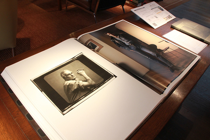 写真家アニー・リーボヴィッツ40年の集大成、重量26キロの巨大作品集が