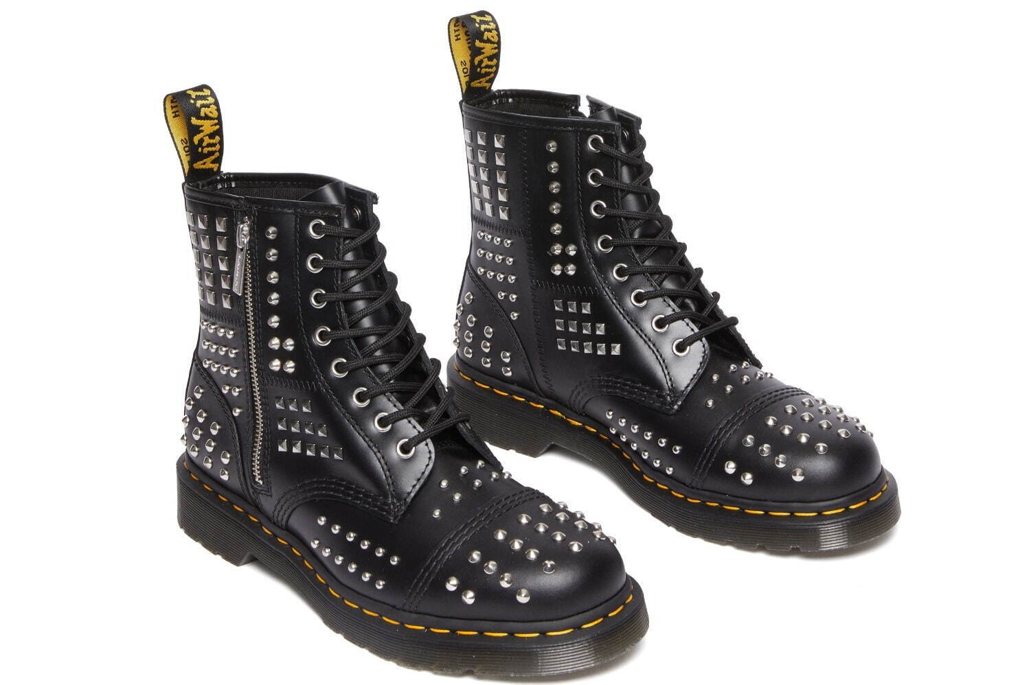 ドクターマーチンのクリスマスギフト2023、ベルベットブーツ＆ハート