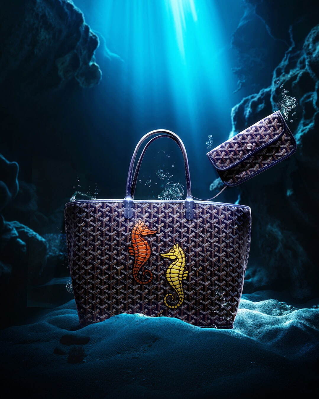 ゴヤール“タツノオトシゴ”刺繍のネイビー色トートバッグ、レザー