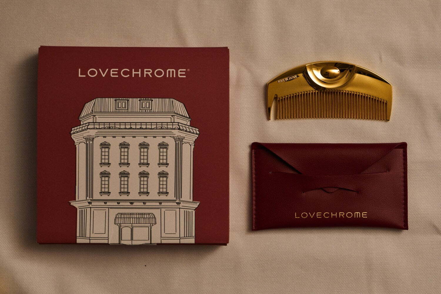 コスメキッチン24年クリスマスコフレ、ラブクロムの限定ポーチ付き