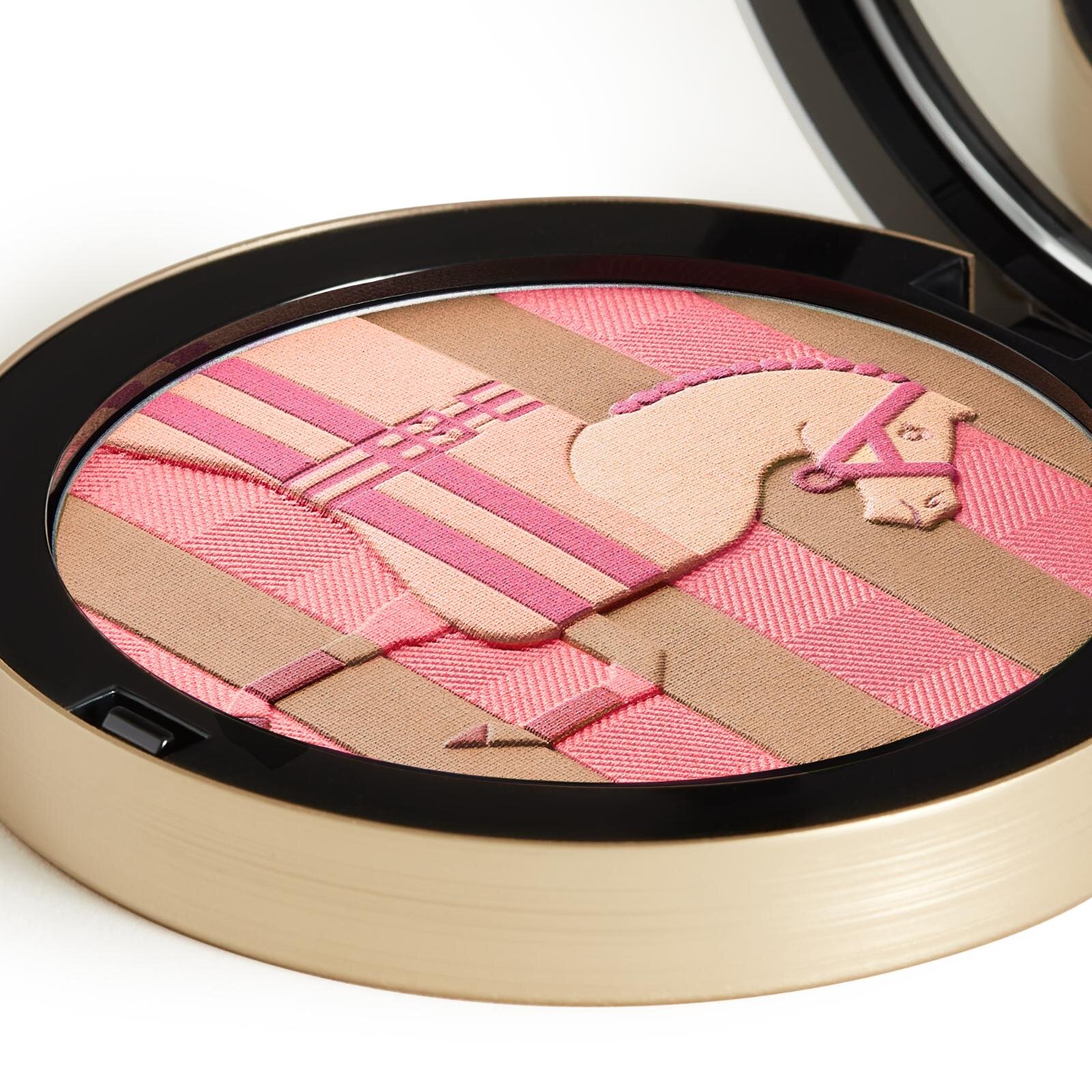 エルメス25年冬コスメ、“競走馬のストライプ柄ラグ”着想フェイス