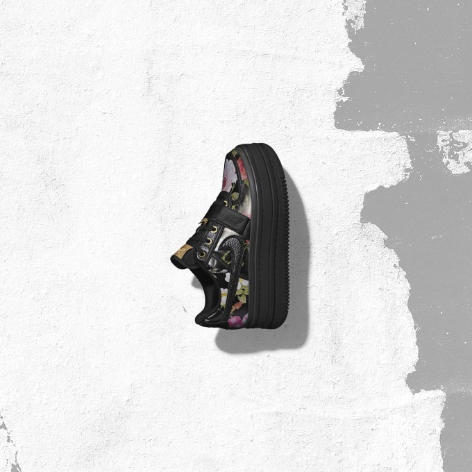 ナイキ“花柄ブラックレザー”のスニーカー「フローラルパック」エア