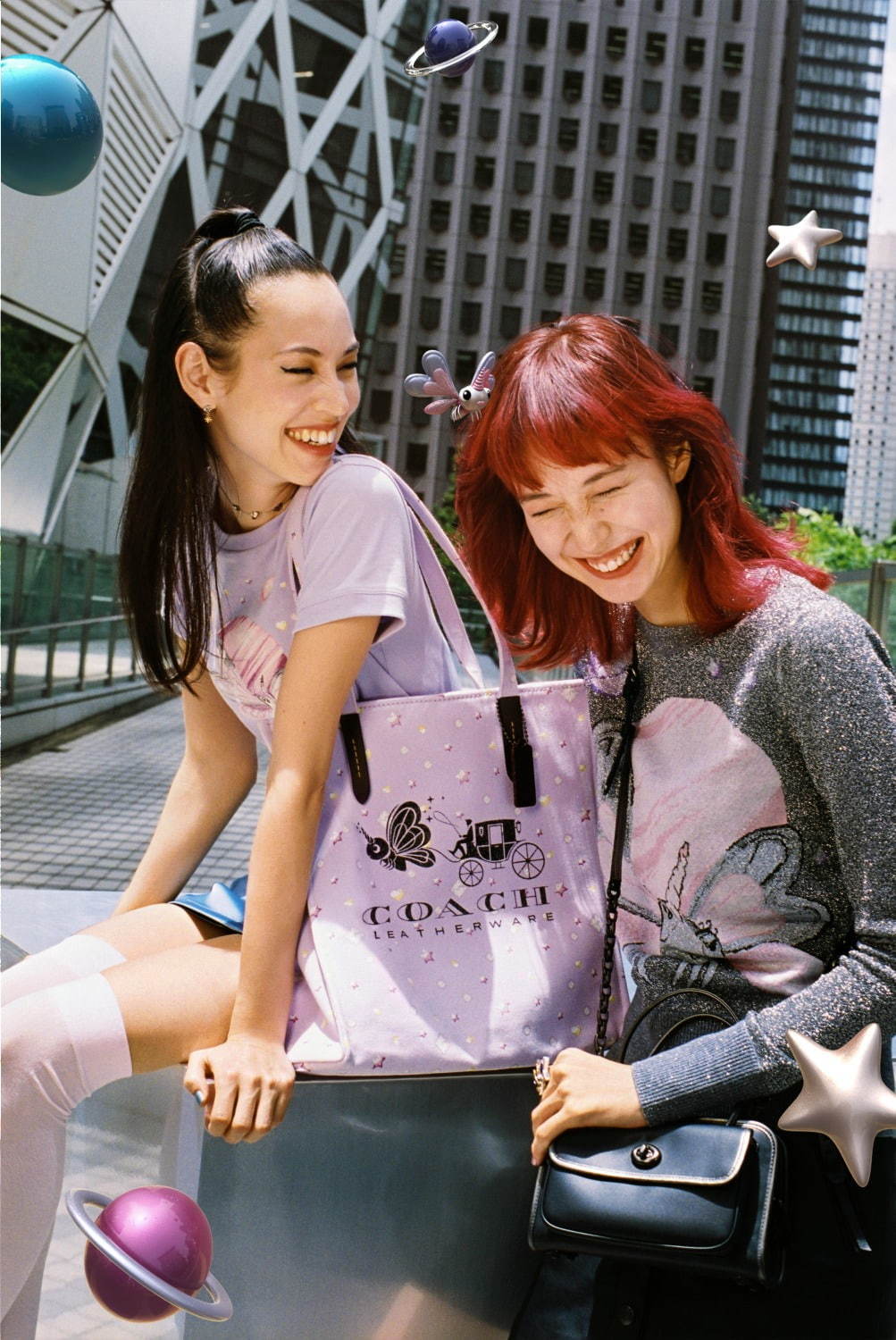 コーチ×水原希子、“エイリアン バタフライ”や惑星モチーフのウェア