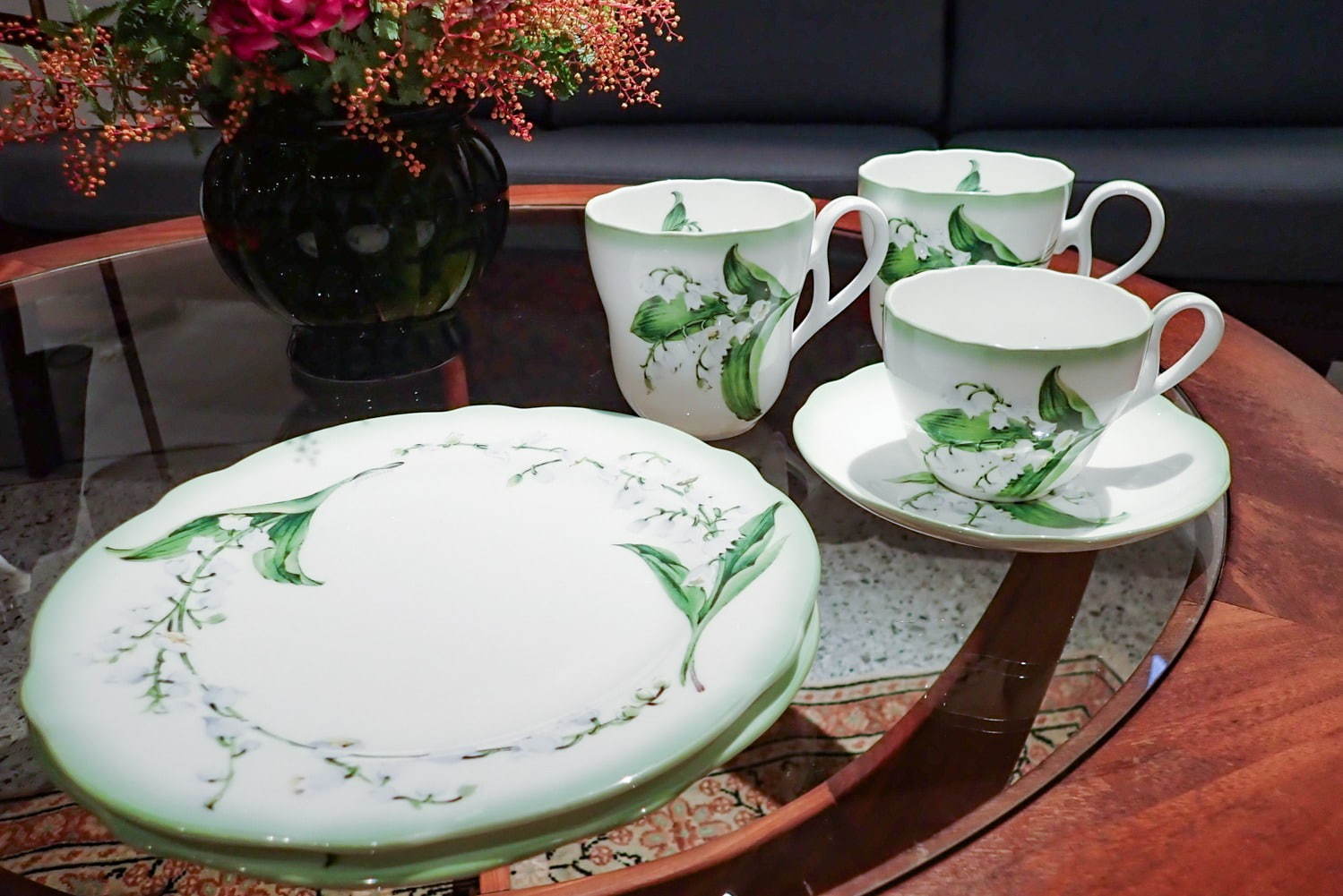 ミュベールから“スズラン”のティーカップ＆ソーサやケーキ皿、ノリタケ