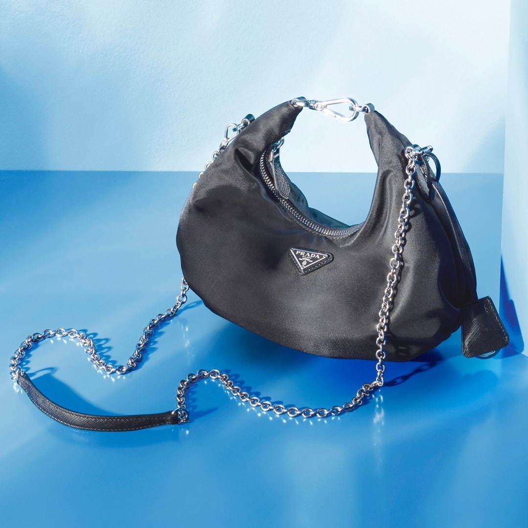 プラダ新作バッグ「プラダ リエディション」ナイロン素材の2WAY