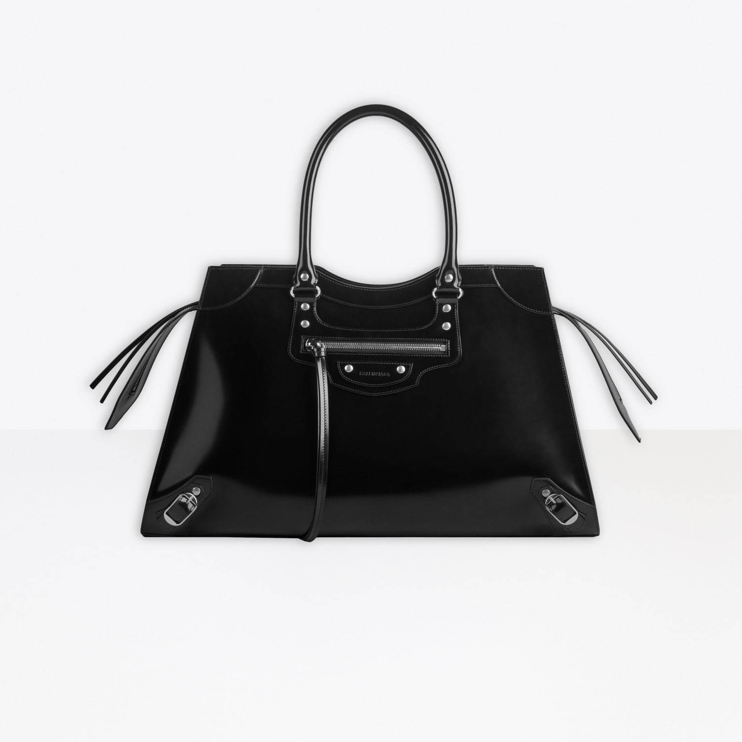 バレンシアガの新作バッグ「ネオ クラシック」アイコンバッグを新たな