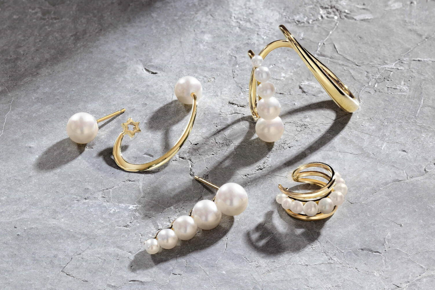 スタージュエリー ガール新作“パール×ゴールド”のモダンなピアスと