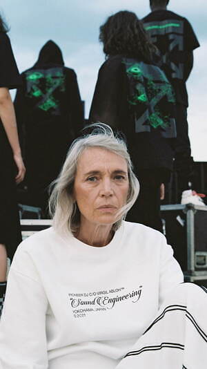 オフ-ホワイト c/o ヴァージル アブロー×パイオニア DJ、ロゴを配したT