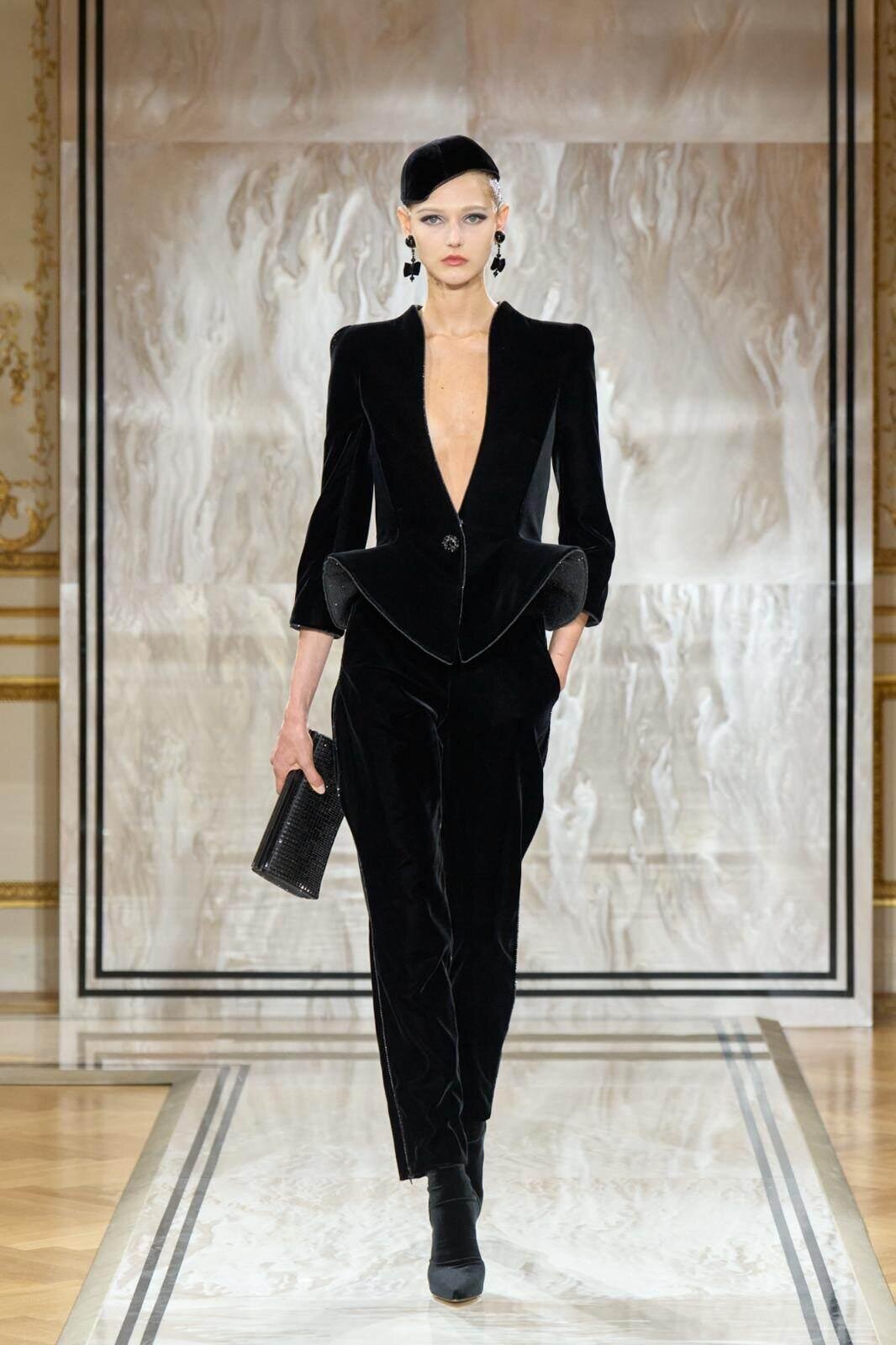 ジョルジオ アルマーニ50年の歴史、“モードの帝王”アルマーニ自身の