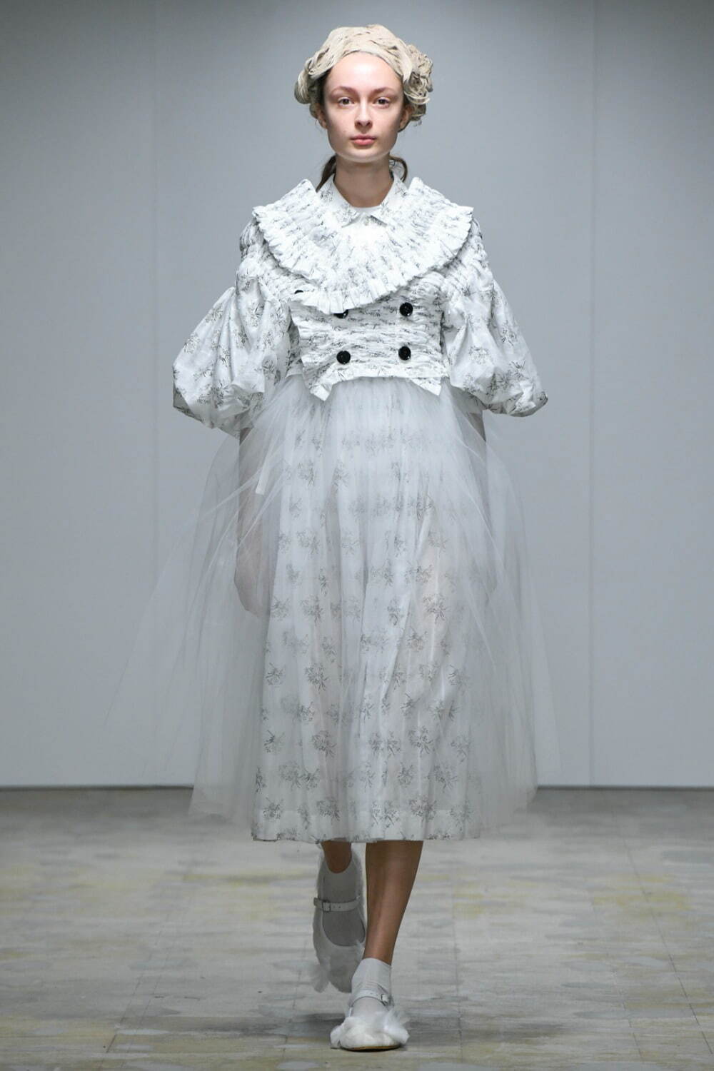 タオ 2022年春夏コレクション - 白に咲く繊細な花々 - ファッションプレス