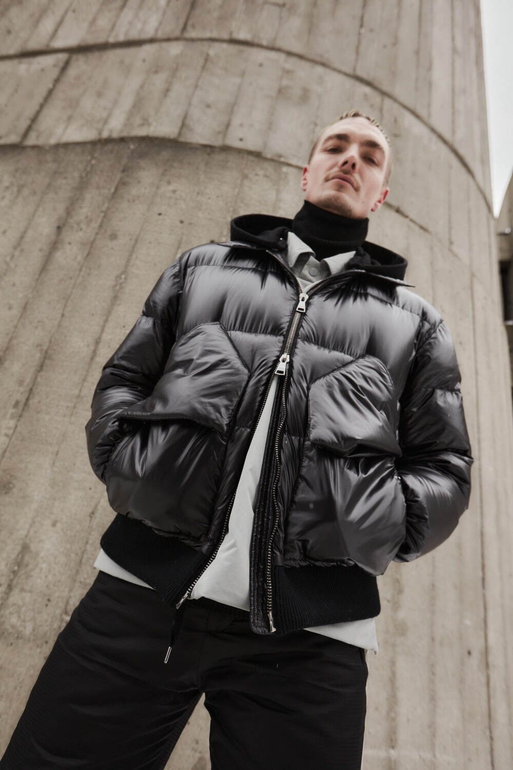 タトラス×カナダ発ミスターサタデー、“立体ポケット”ダウンジャケット