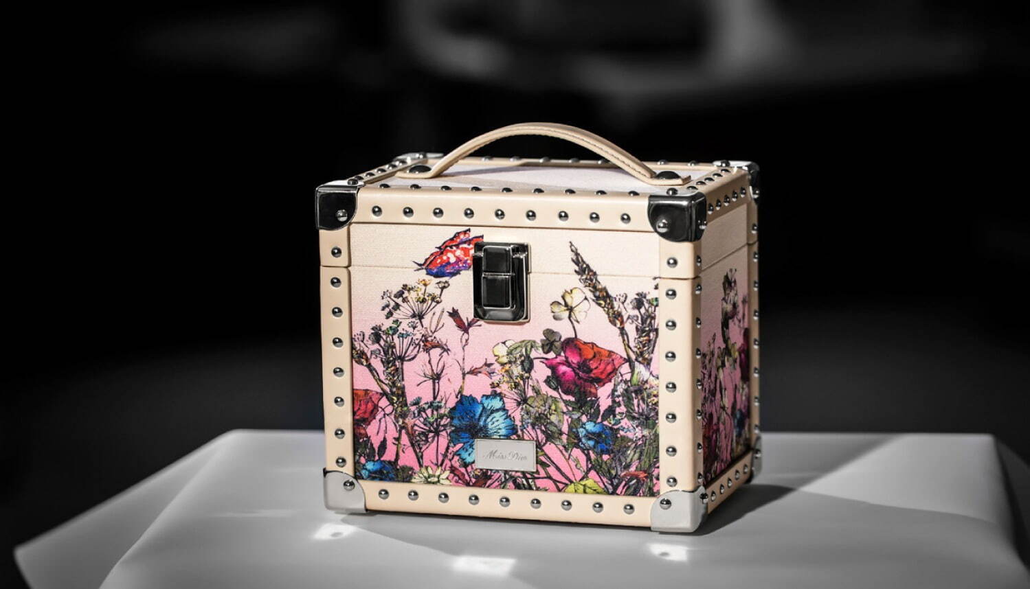 ディオール“花々のミニ トランク”入りフレグランス「ミス ディオール