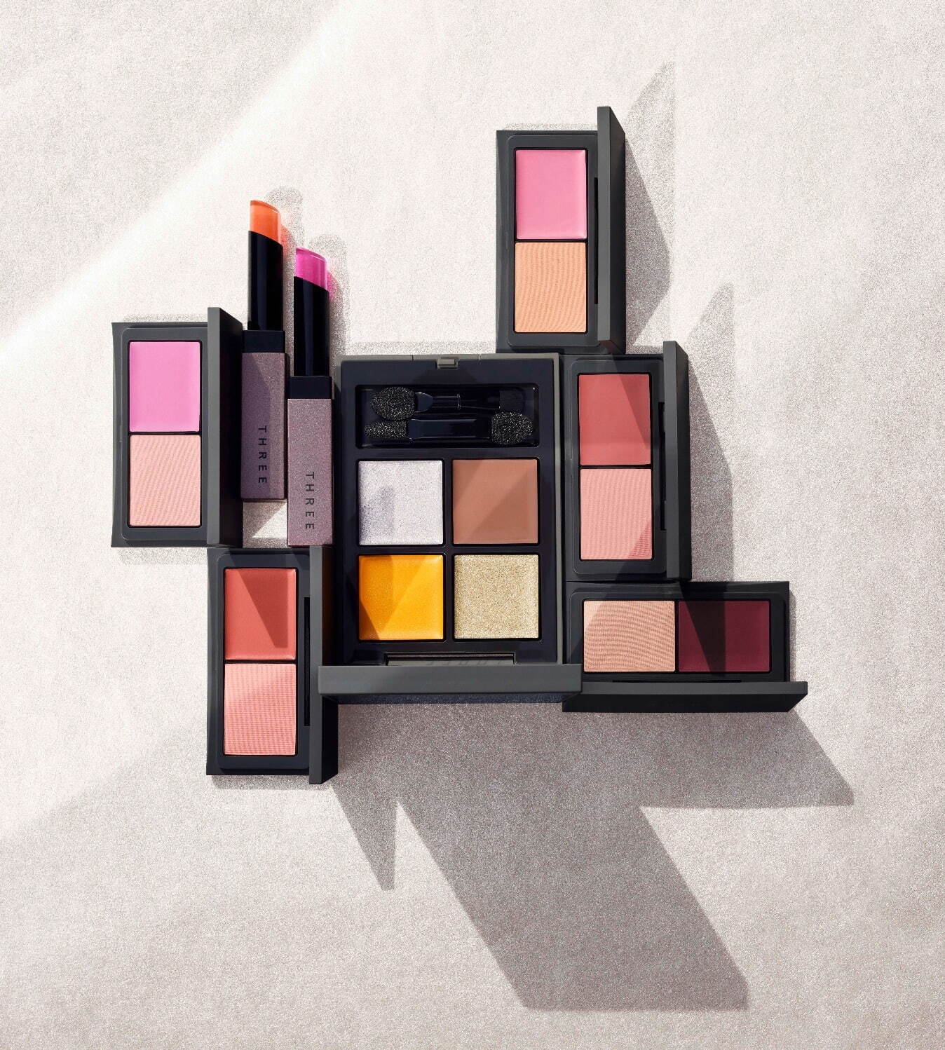 THREEの2022年春コスメ、“風”着想フレッシュカラーの新チーク＆人気