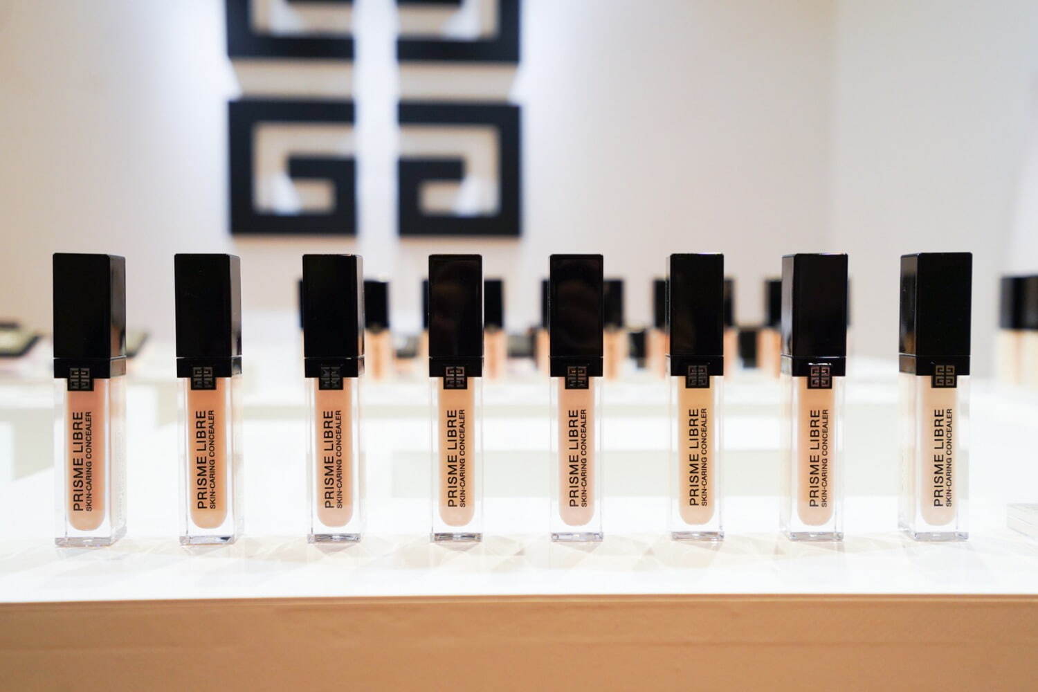 ジバンシイ23年春ベースメイク、「プリズム・リーブル」“光を味方に