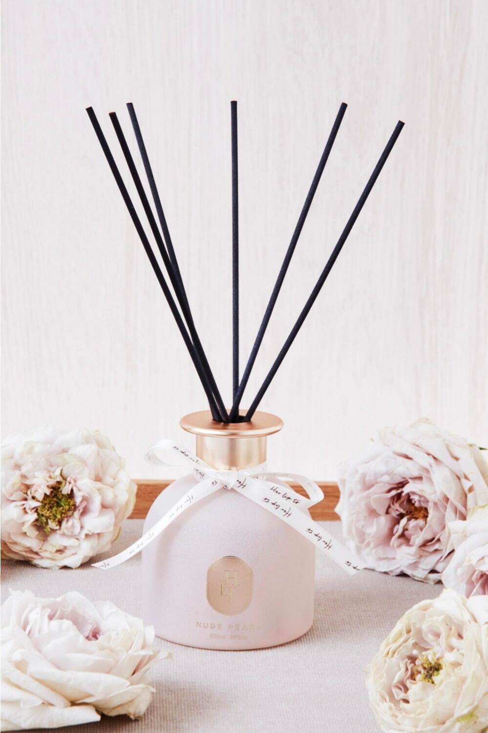 小嶋陽菜のハーリップトゥ初のルームディフューザー＆“クリスタル入り