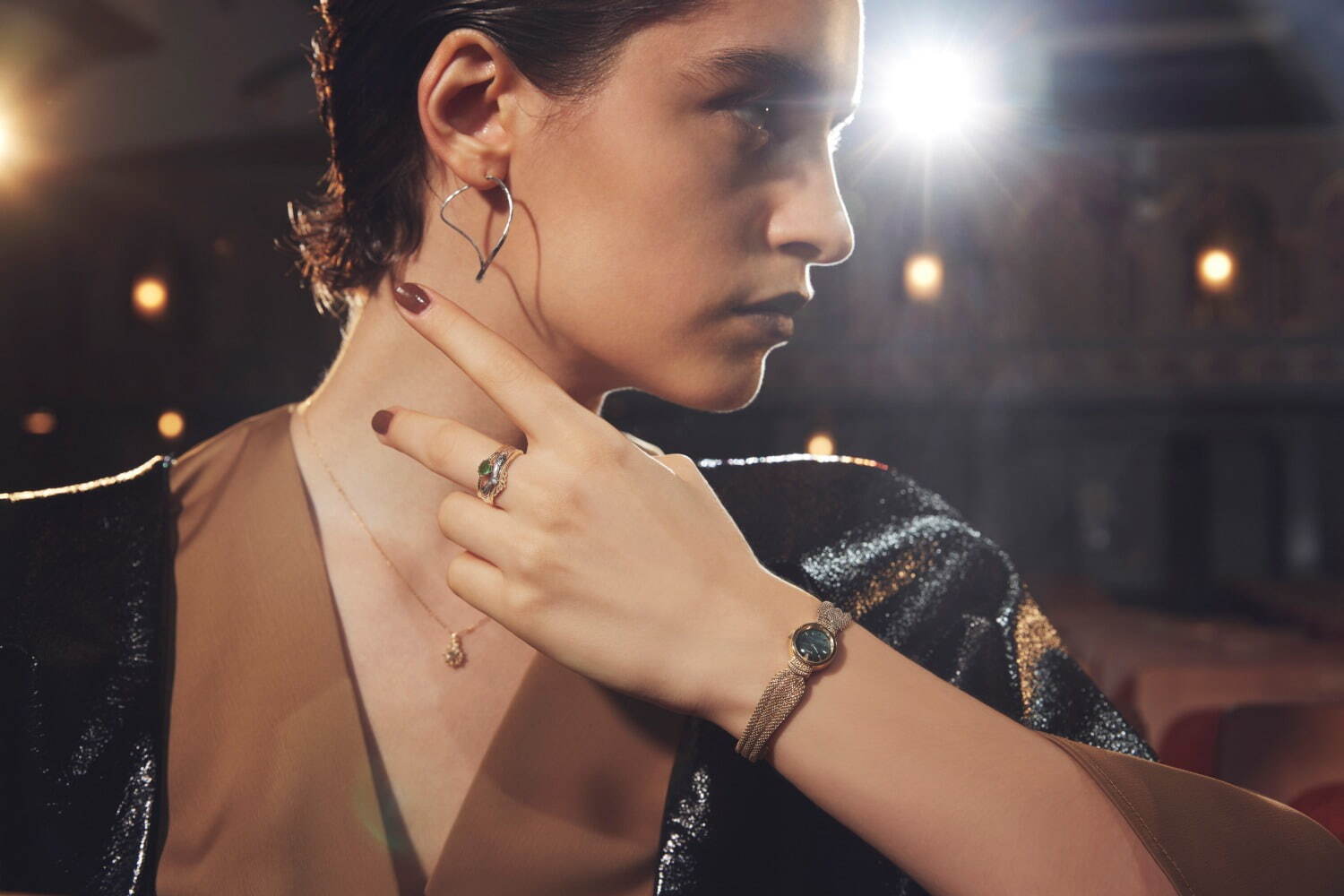 アガット22年冬限定ジュエリー、“ふんわり”リボン風メッシュベルト