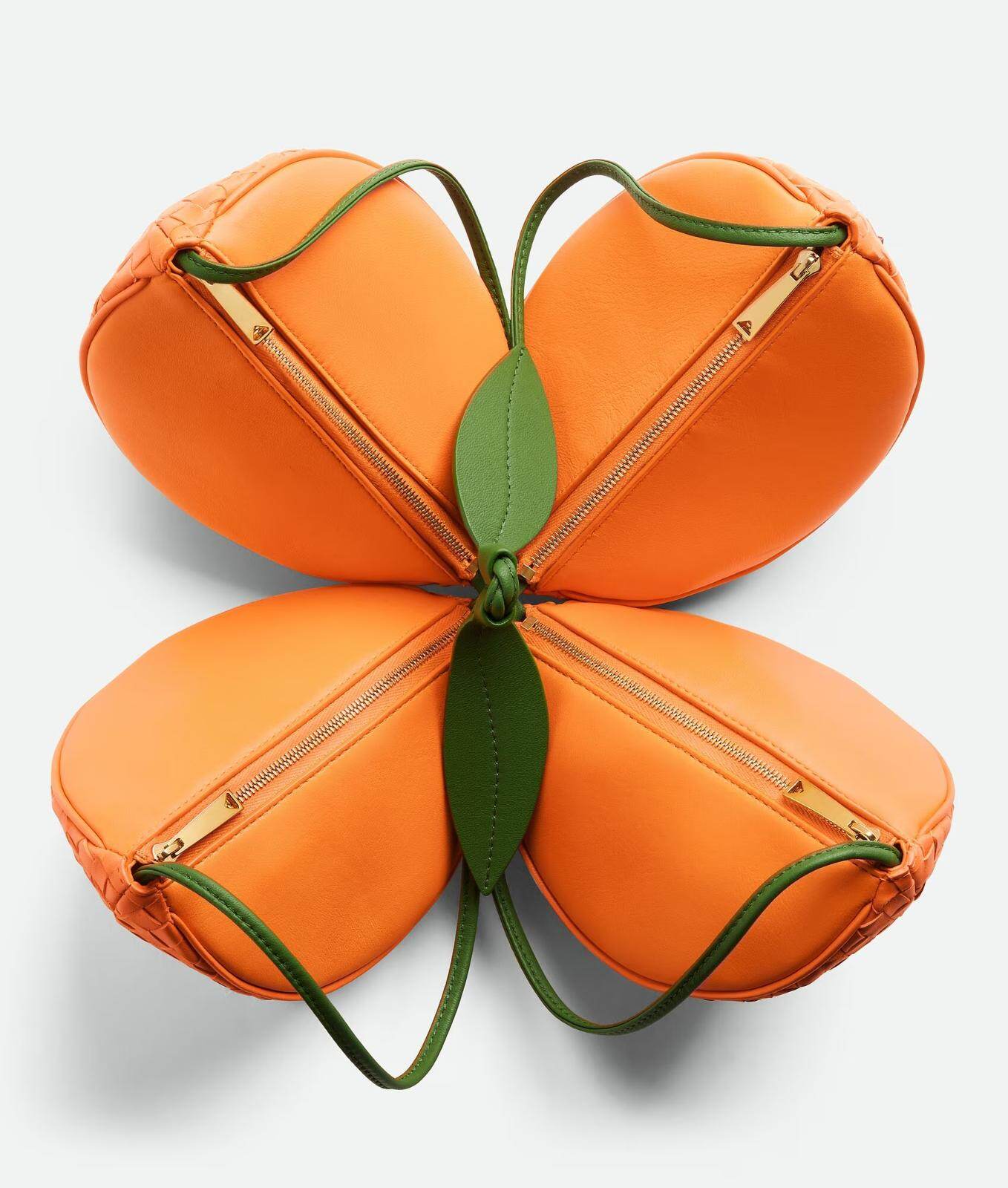 ボッテガ・ヴェネタ“オレンジをカットできる!?”レザーポーチ＆苺