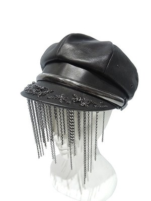 クリスチャン ダダからパンチの効いたキャスケット登場 - 真鍮や羽根で