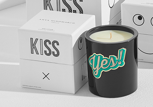 アニヤ・ハインドマーチから初のキャンドル、淹れたてのコーヒーや