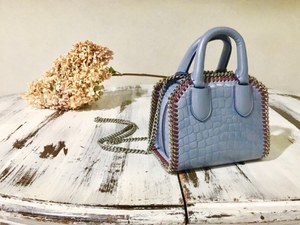 ステラ マッカートニーのバッグ「ファラベラ ボックス」から、メゾン