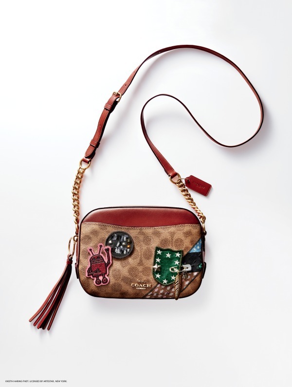 コーチ×キース・ヘリングのコラボバッグ、ブラウンの新モノグラムに