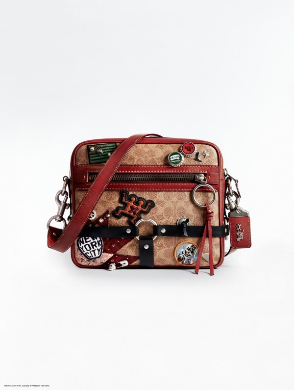 コーチ×キース・ヘリングのコラボバッグ、ブラウンの新モノグラムに