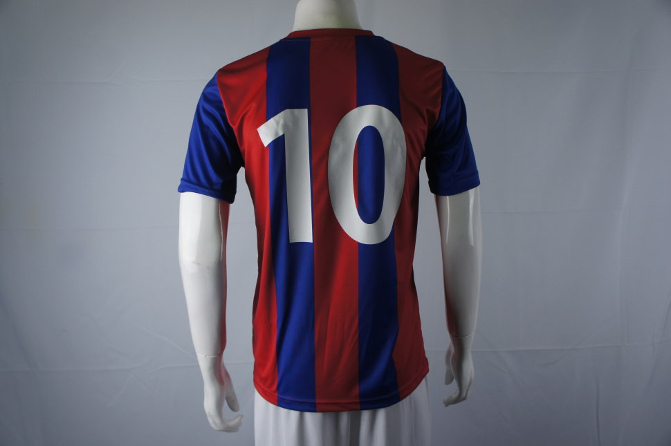 FC東京のような赤青のストライプ柄の昇華プリントで作ったサッカー