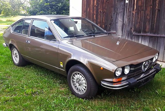 Alfa Romeo Alfetta GTV 2.0 von 1980 mieten - 7419 | film-autos.com