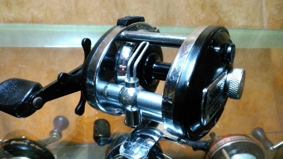 ダイワ ミリオネア 2000C 2ボールベアリング リール ダイワ ミリオネア