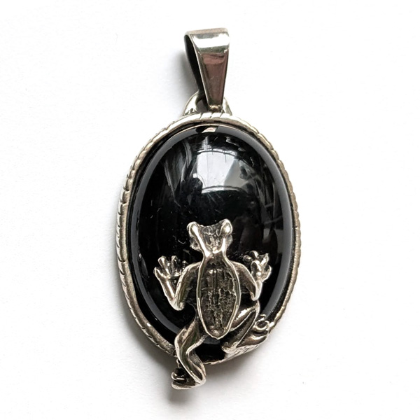 シルバー ペンダントヘッド オニキス＆カエル - FROGS カエルグッズ