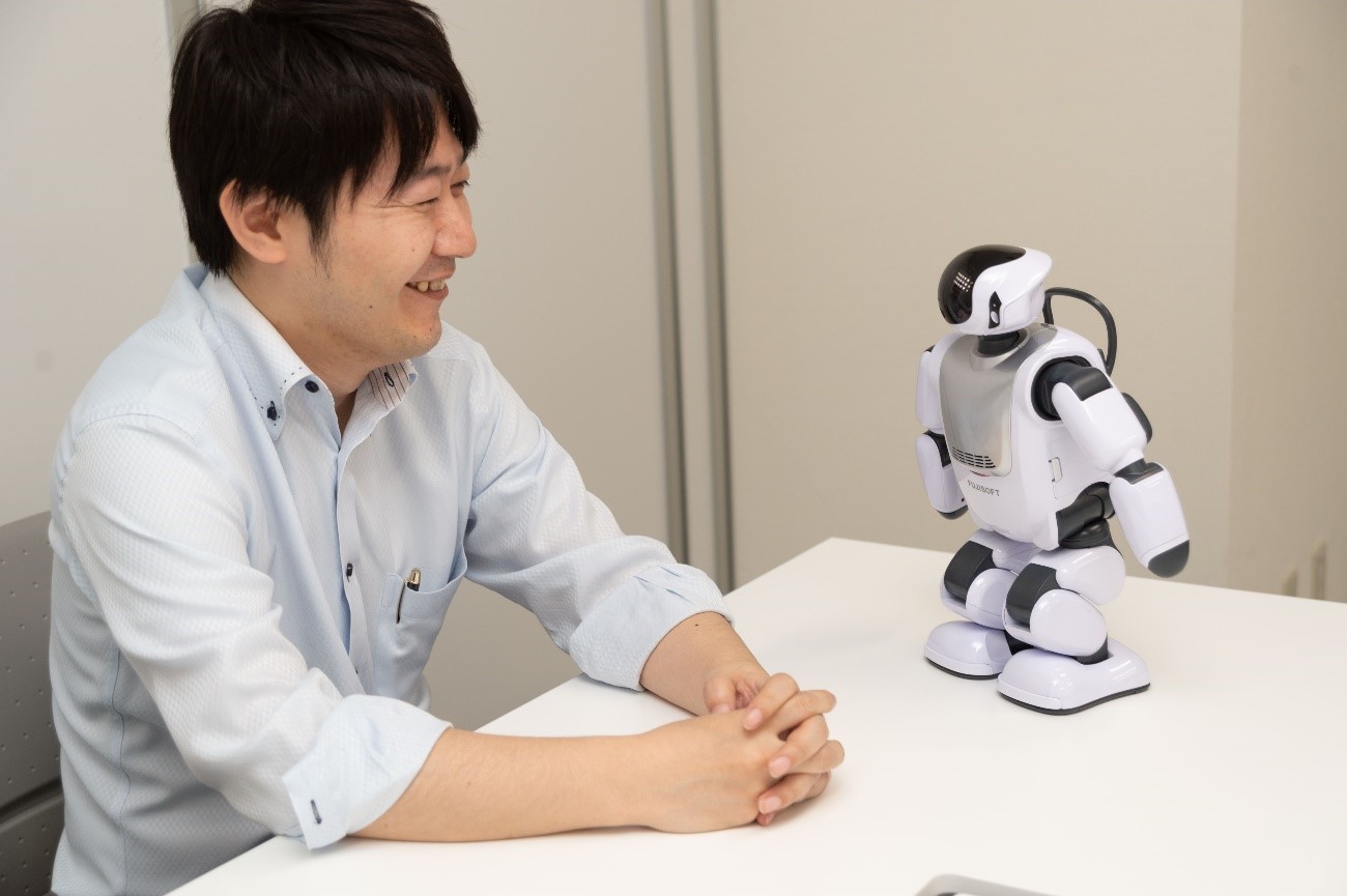 要素技術をつめこんだ「コミュニケーション ロボット PALRO」成長の