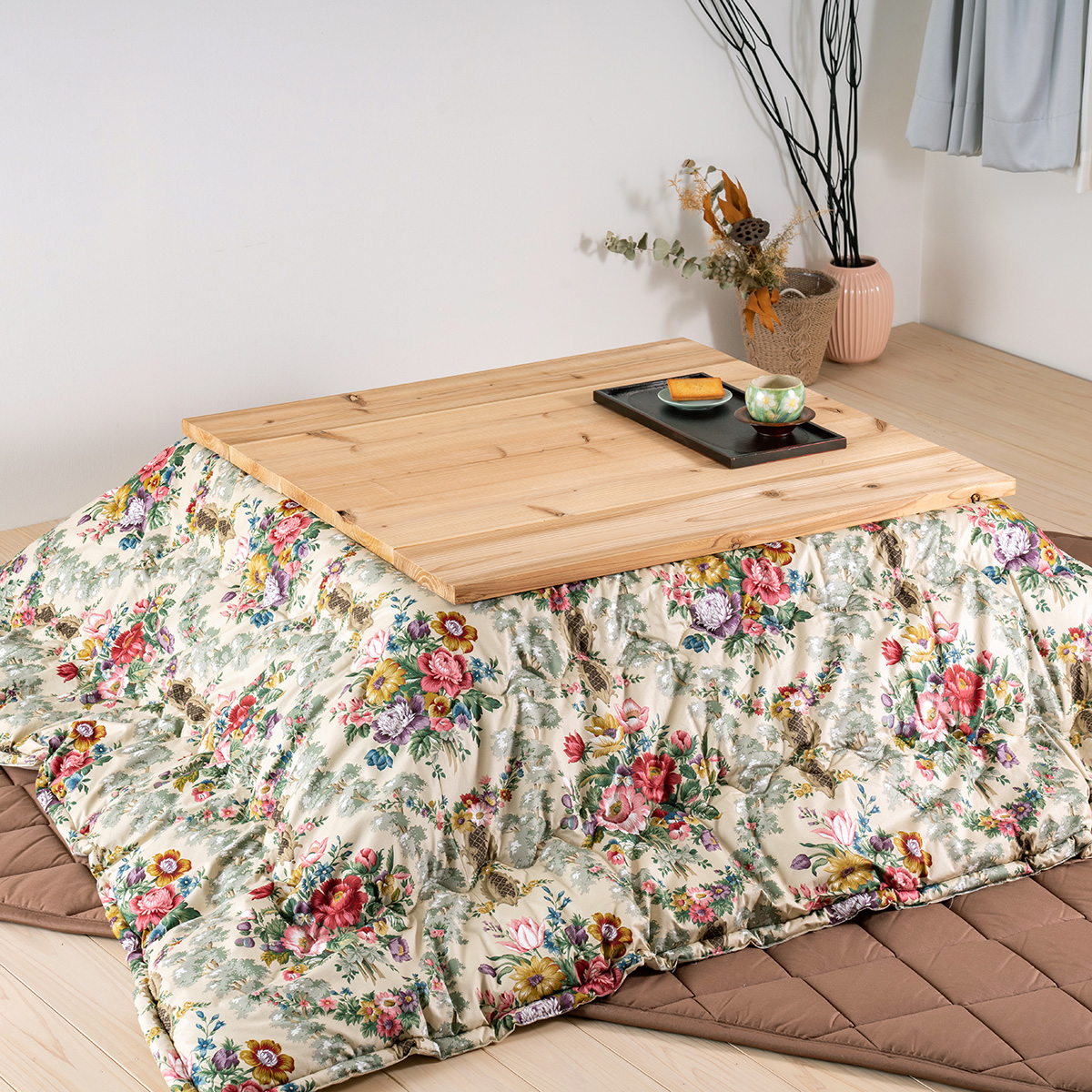 側生地は綿100％ イギリスのブランド、サンダーソンのこたつ掛け布団