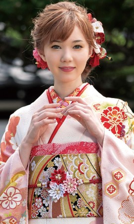 貝桶と日本の四季草花┃伝統古典【菊京屋】振袖