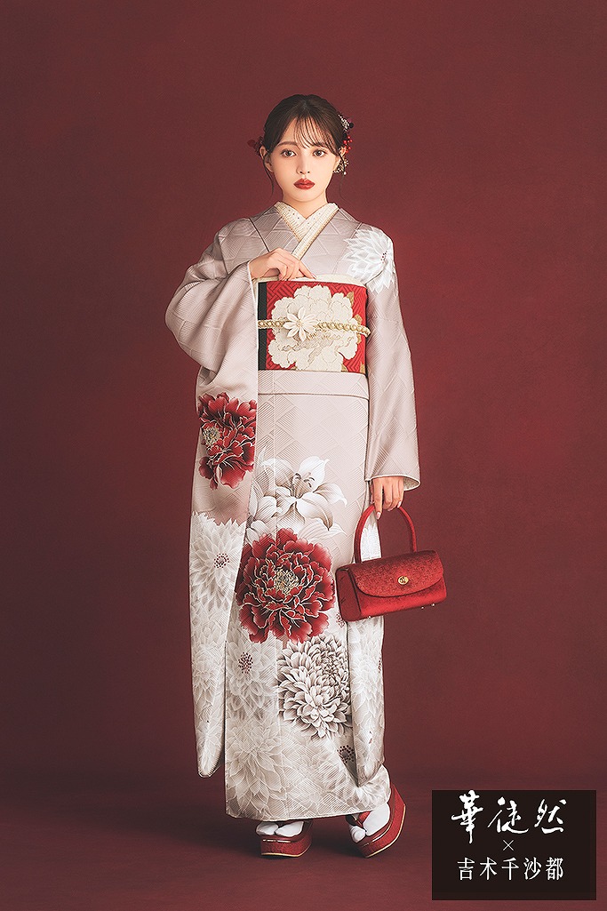 華徒然×吉木千沙都 サーモンピンク/赤 牡丹柄 シンプル すっきりした