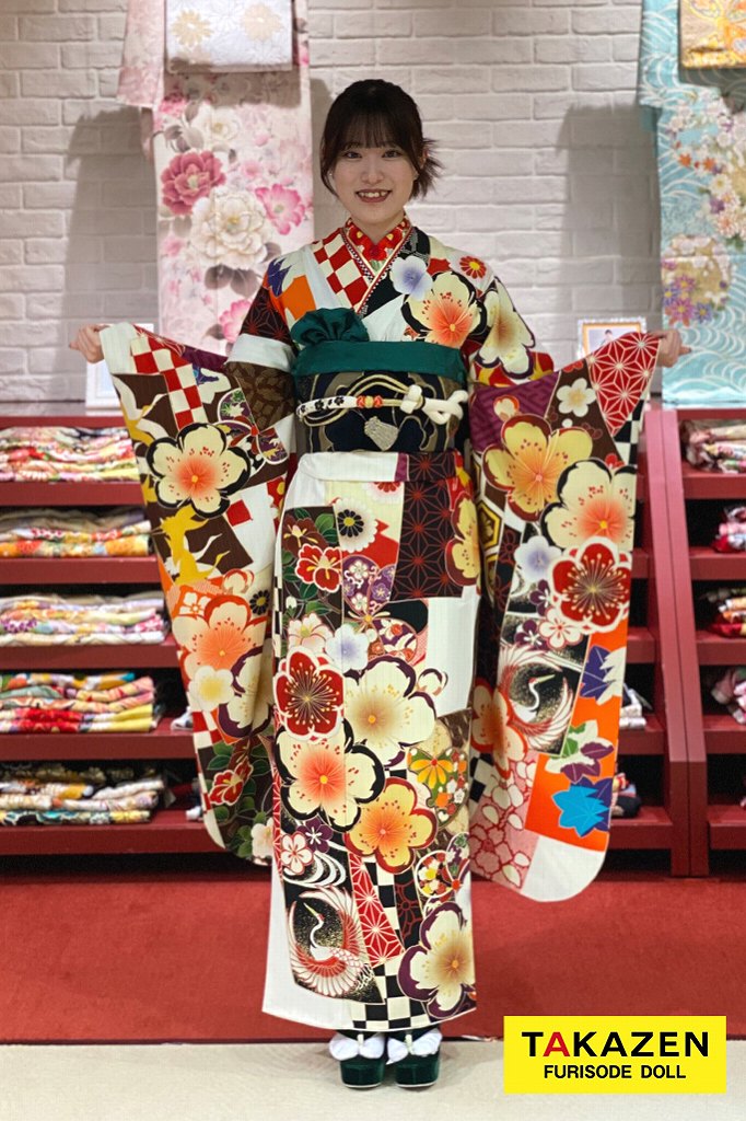 特別価格！レトロ古典 白/赤/白地 梅柄/毬柄 華やか 目立つ色使い