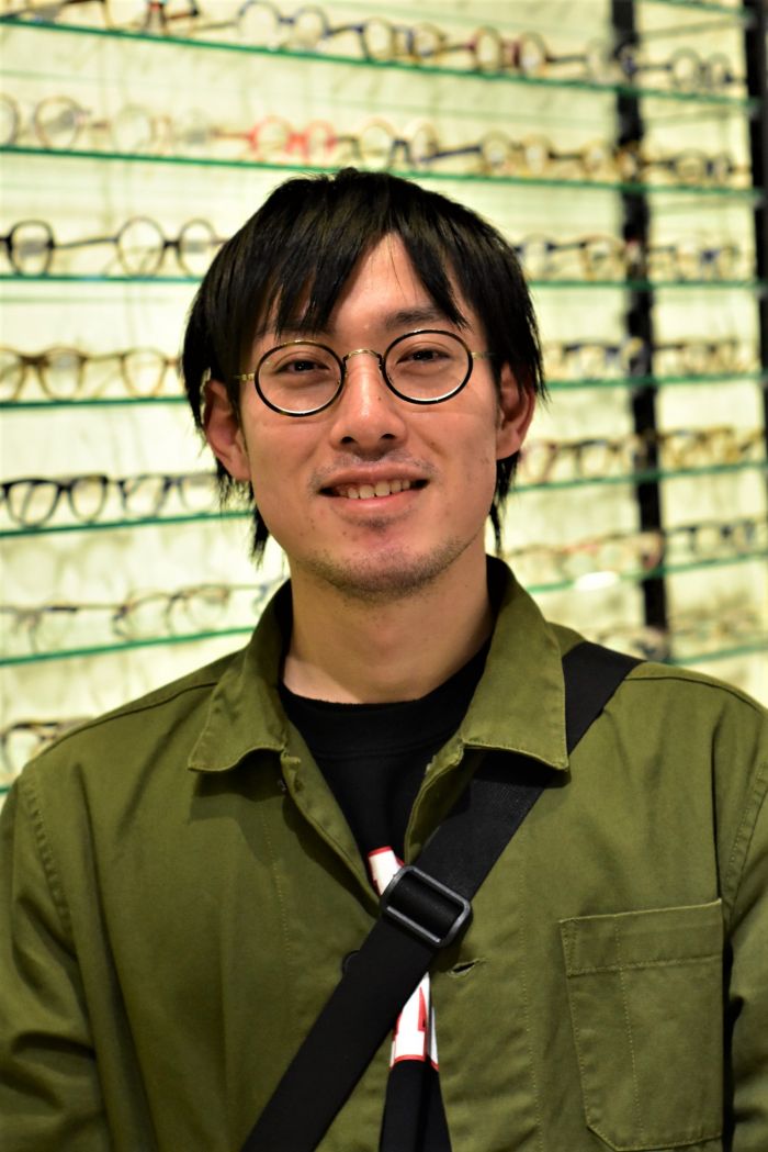 厚みを目立たせないクラシックなフレーム☆OLIVER PEOPLES(ニュース