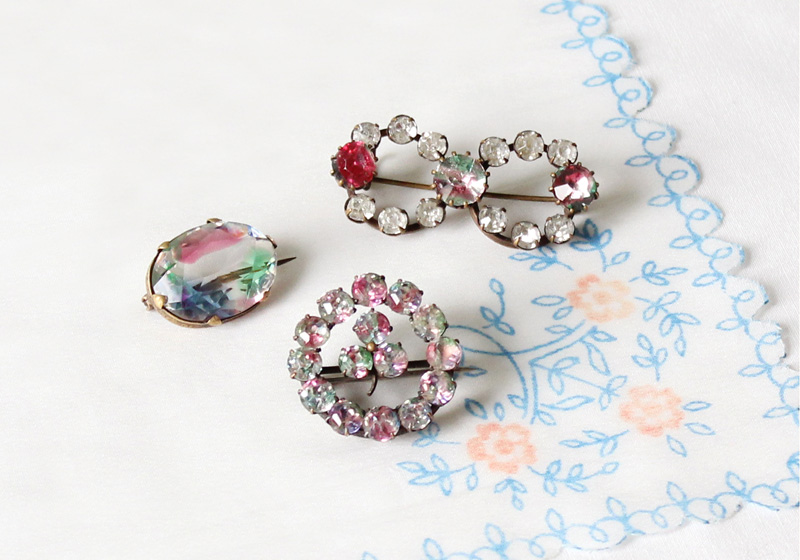 ブローチを探すイセキアヤコ - ほぼ日刊イトイ新聞