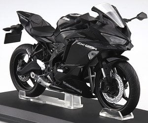 KAWASAKI Ninja ZX-25R メタリックスパークブラック×パールフラット