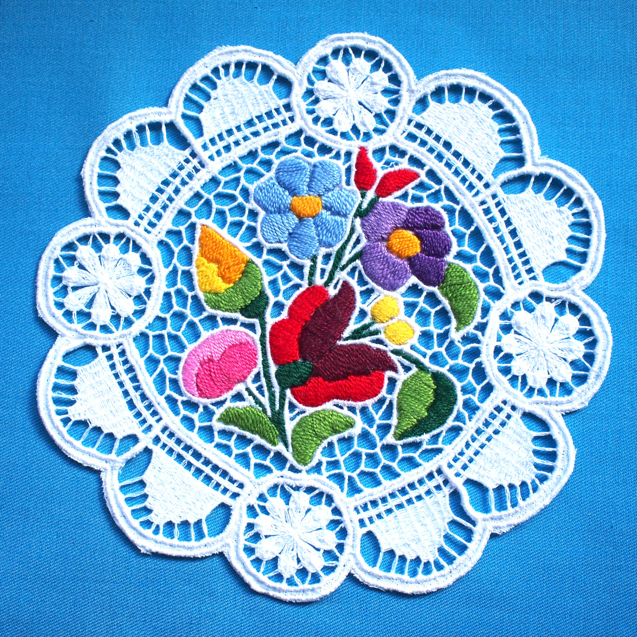 ドイリー レース 15cm 羽あり - カロチャ刺繍