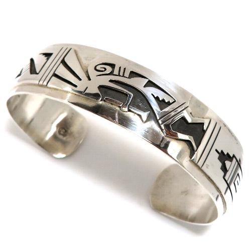 ホピ族のブレスレット・バングル 〔アメリカインディアンが創る〕