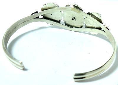 ホワイトバッファロー・バングル・ブレスレット・インディアンジュエリー