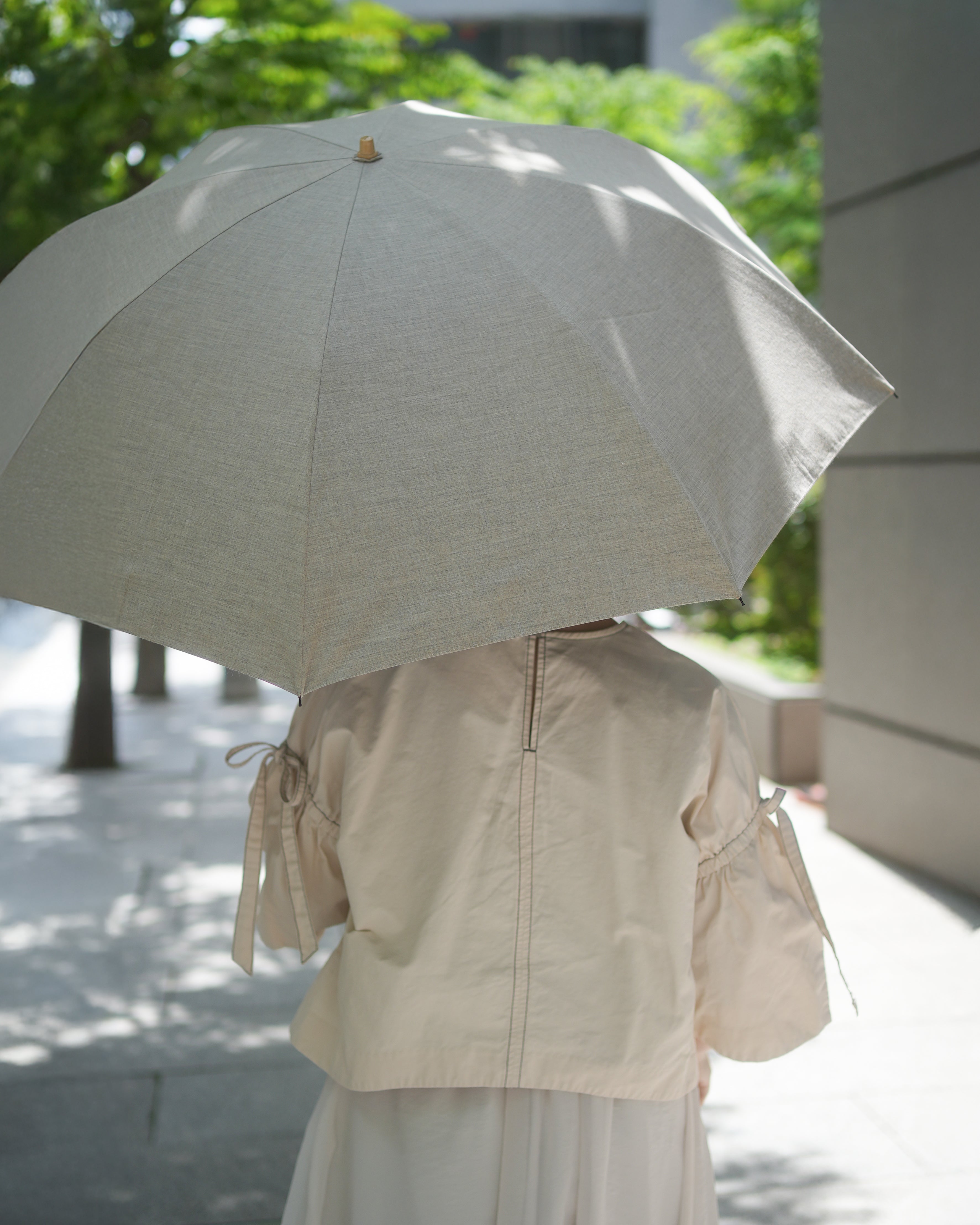 シャンブレー生地がおしゃれな、一級遮光のメンズ日傘・晴雨兼用傘